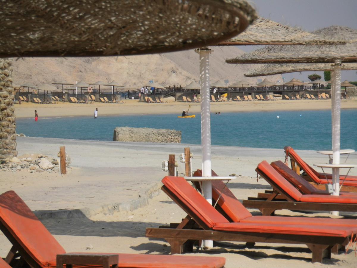 Three-Bedroom Apartment At Louly Beach Resort Ain Sukhna Exterior foto